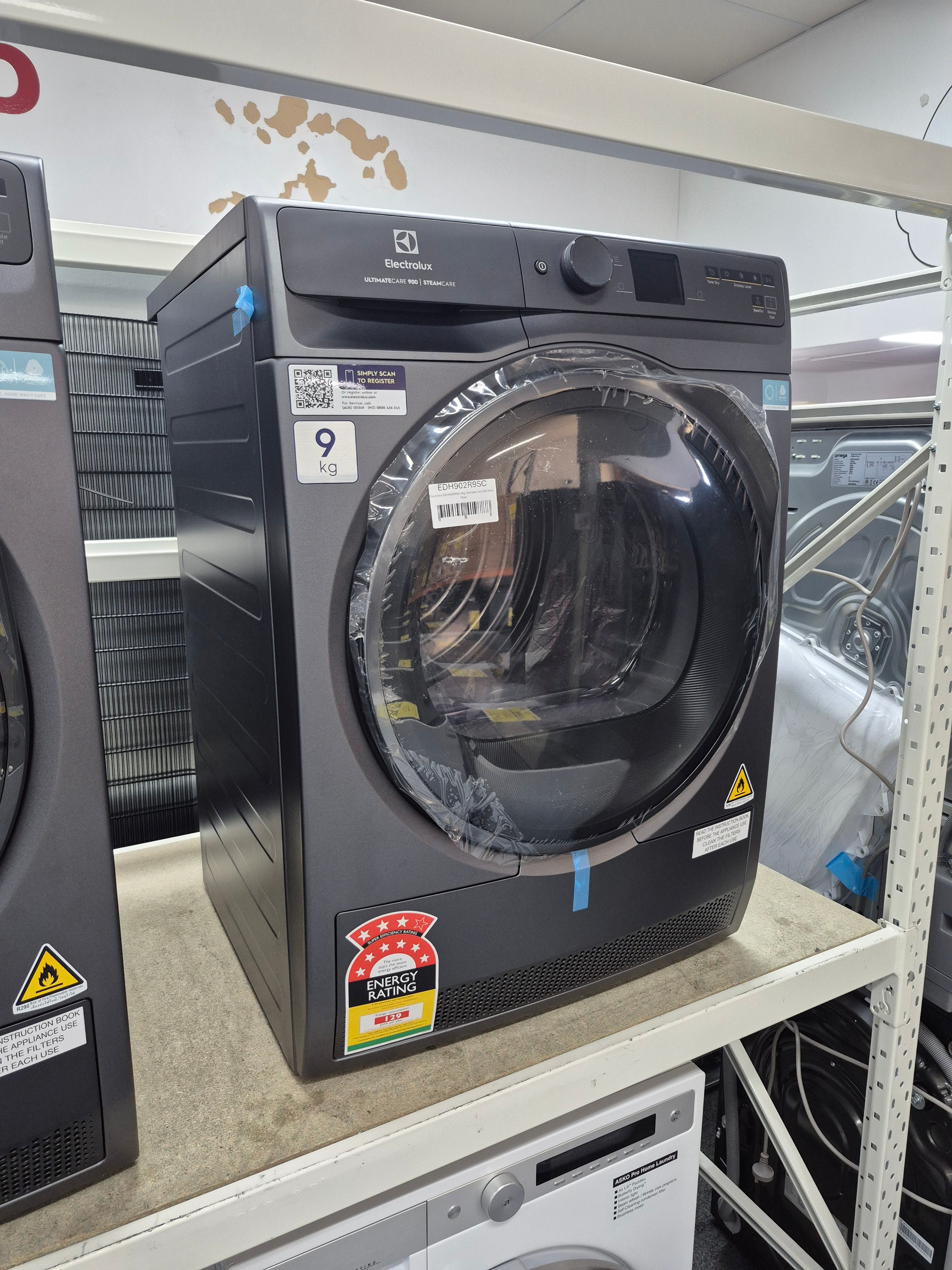 Electrolux EDH902R9SC 9kg Ultimate Care 900 Steam Heat Pump Dryer Dark Onyx