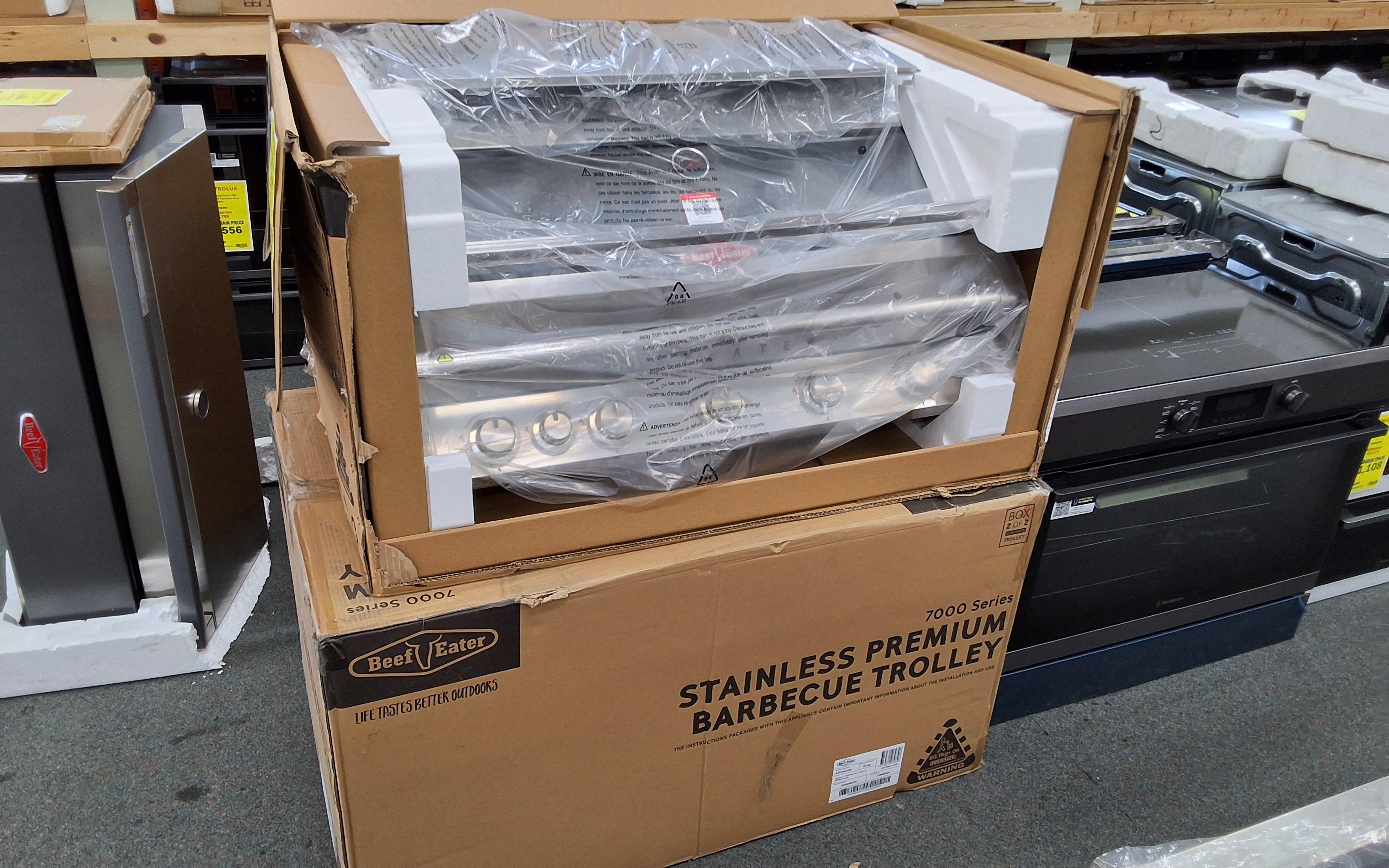 BeefEater BMF7655SA 7000 Premium 5-Burner BBQ + Side Burner