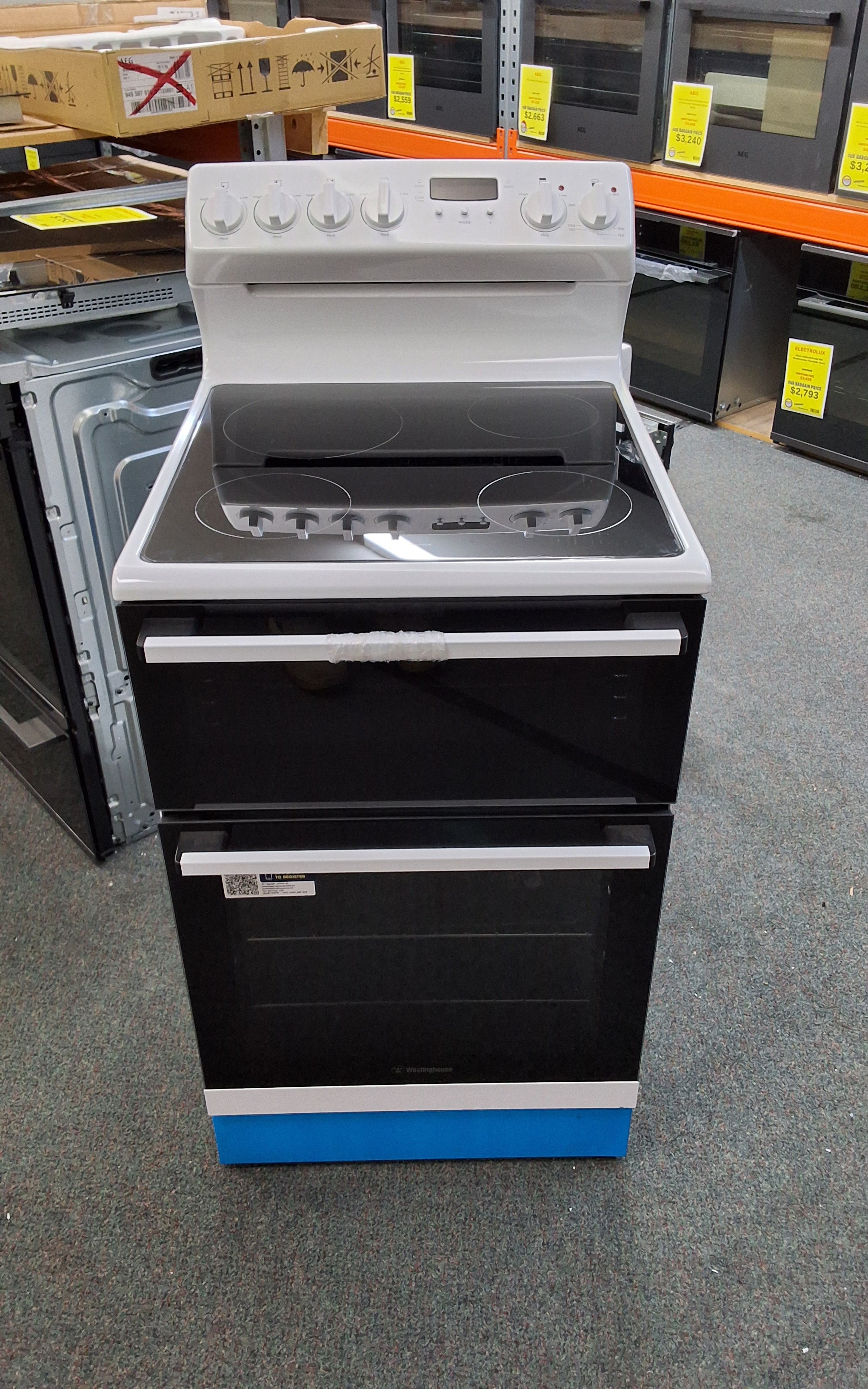 Westinghouse WLE543WCB 54cm Freestanding Electric Oven and Ceramic Cooktop White