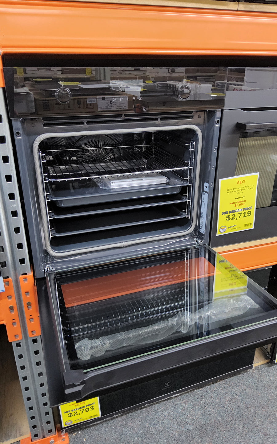 AEG BPK535060B 60 cm Pyroluxe™ višenamjenska 9 pećnica crna