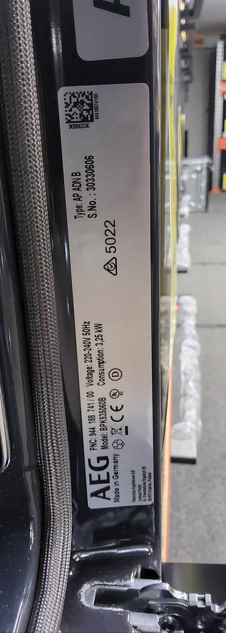 AEG BPK535060B 60 cm Pyroluxe™ višenamjenska 9 pećnica crna