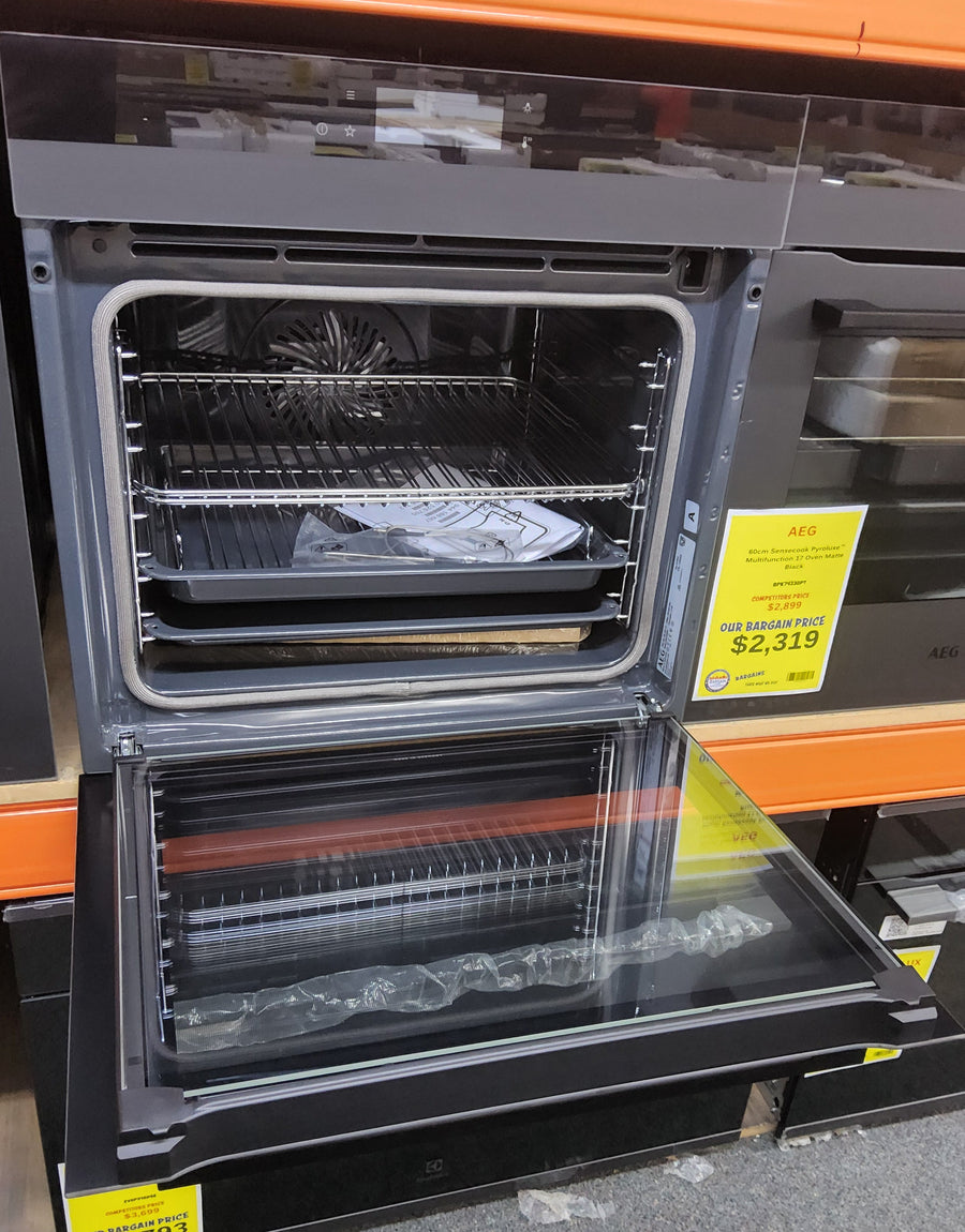 AEG BPK74238PT 60 cm Sensecook Pyroluxe™ višenamjenska 17 pećnica mat crna