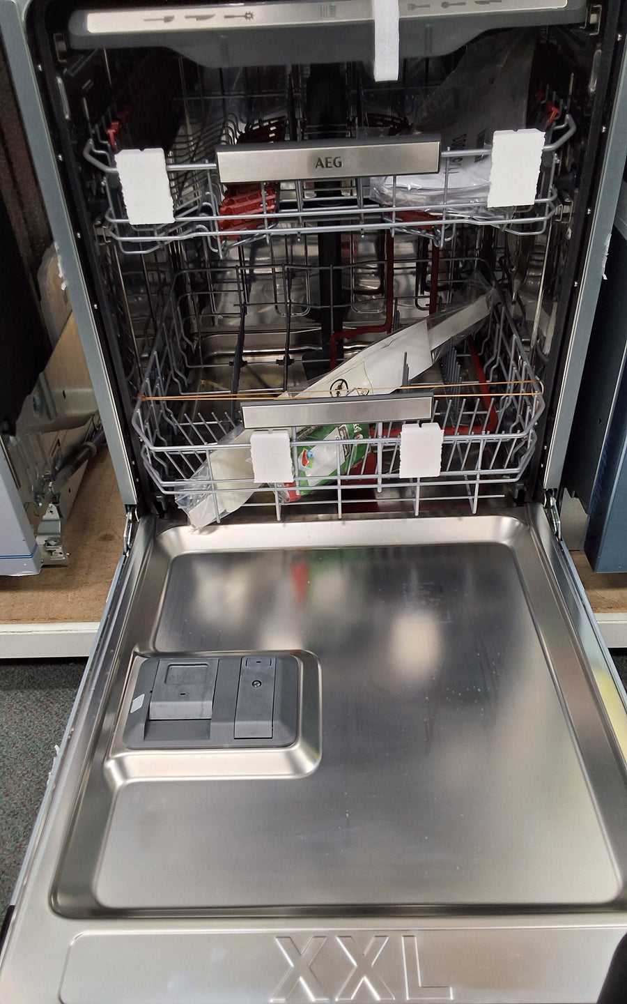 AEG FSE73800RO 600mm Fully Integrated Dishwasher with ComfortRails