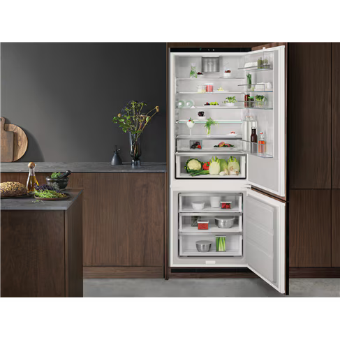AEG OSC7P19ACF 7000 Series GreenzonePlus built-in bottom freezer fridge